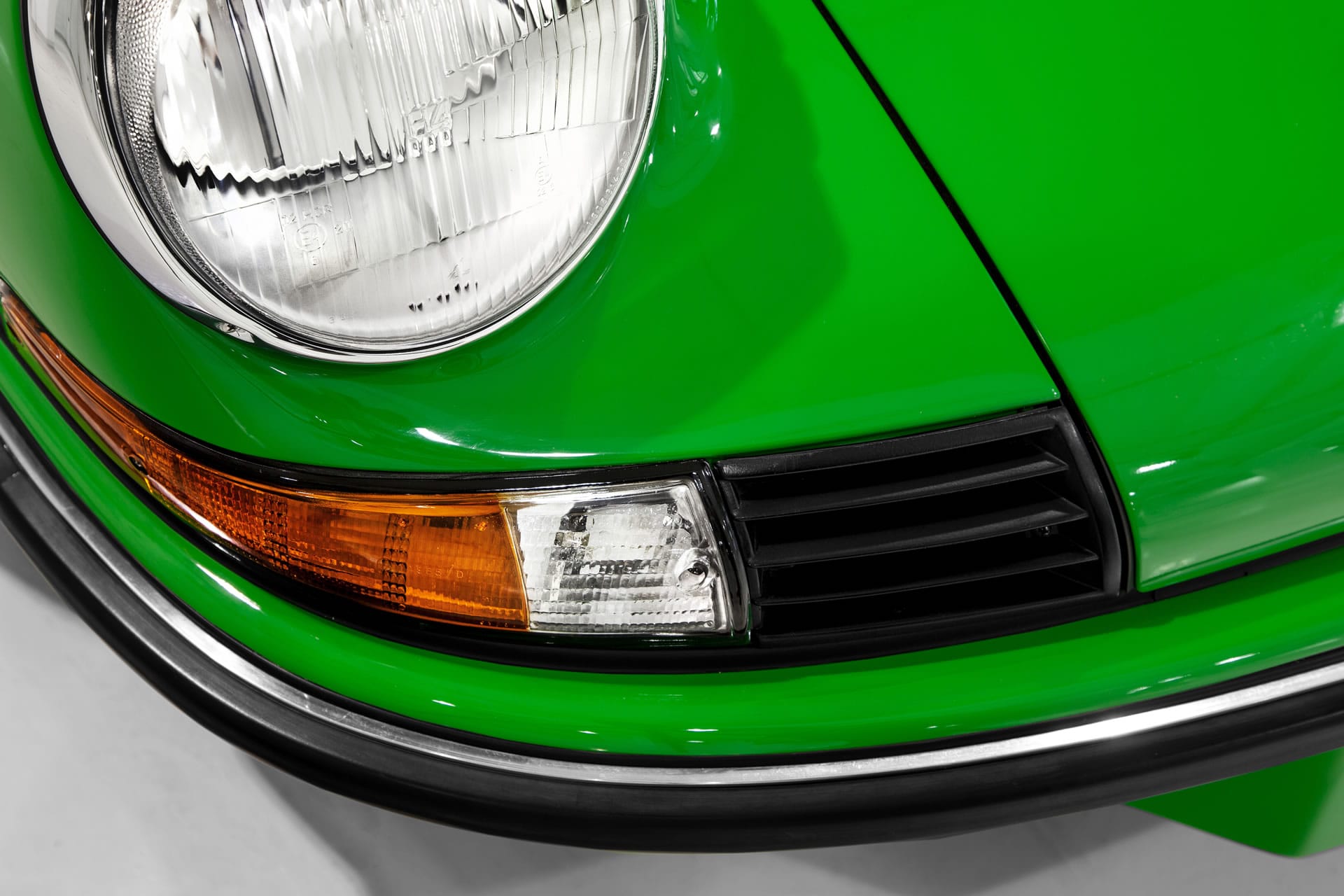 Scheinwerfer und Blinker des Carrera RS aus der Nähe