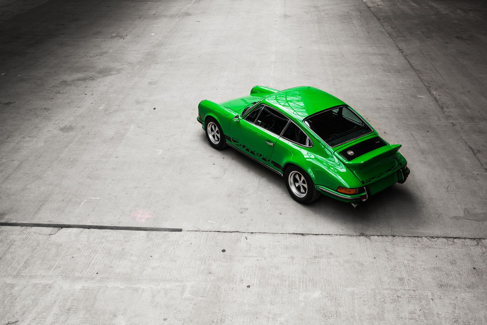 Carrera RS 2.7 von schräg oben, Heck mit Bürzel