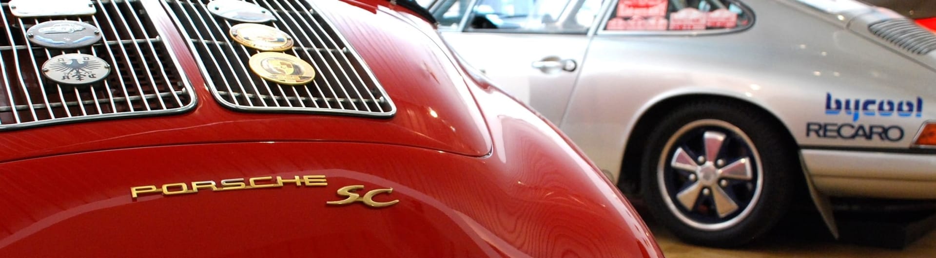 Handpolierter Lack eines Porsche 356 in Nahaufnahme