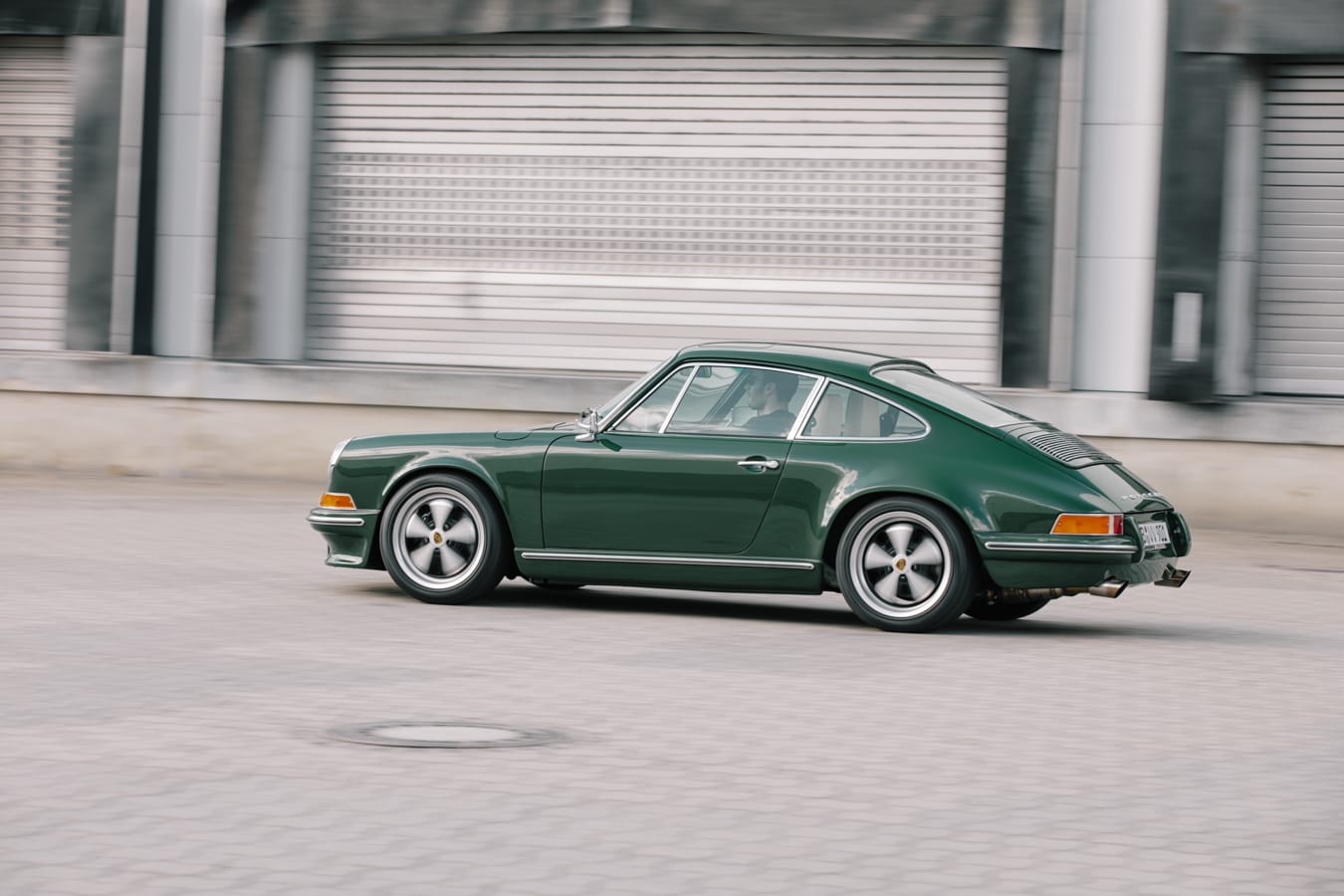 THE GREEN MACHINE in Irischgrün auf dem Parkdeck